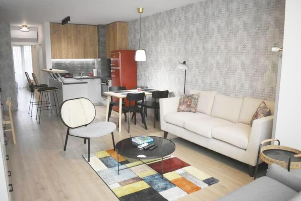 Tokiyo: A Lovely City Center 2 Bedrooms Apartment With Private Parking Szófia Kültér fotó